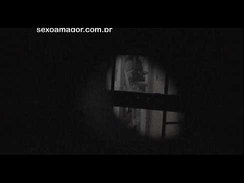 ❤️ Sarışın, içi boş tuğlaların arkasına gizlenmiş bir mahalle röntgencisi tarafından gizlice videoya alınır ️❌ Seks videosu bizde ❌️❤