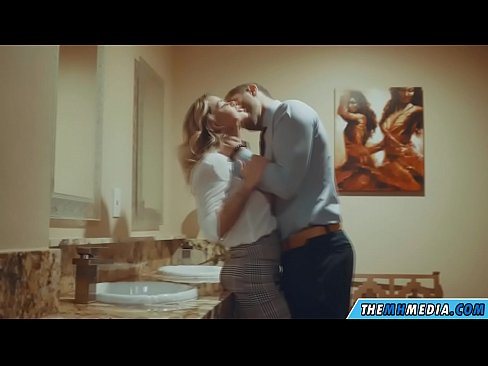 ❤️ Büyük memeli bir sarışın seni umumi tuvalette baştan çıkardığında ️❌ Seks videosu bizde ❌️❤
